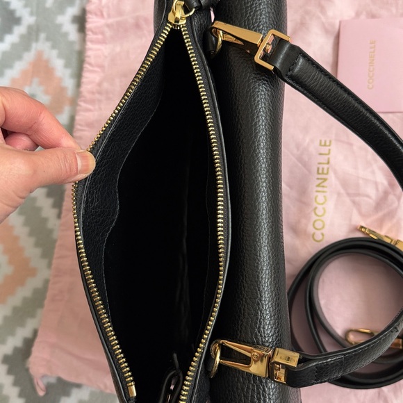 NWT Coccinelle Arlettis Black Leather Handbag detachable crossbody strap Medium - Picture 6 of 16